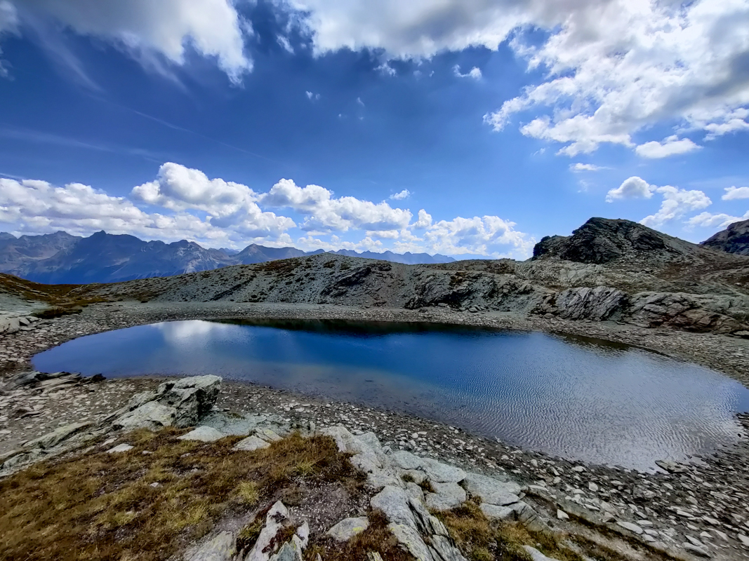 Giro dei 4 passi in Valmalenco: lago glaciale al passo d'Ur