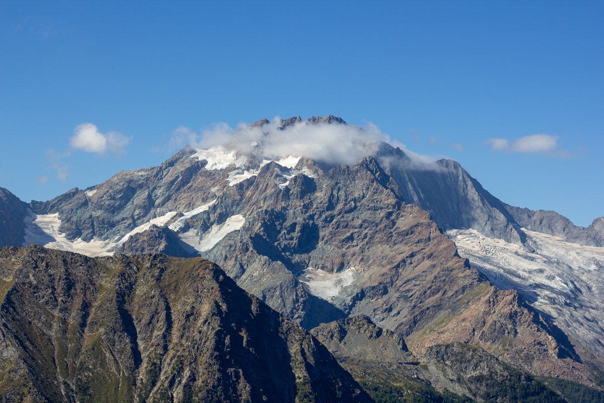 Montagna con nuvole